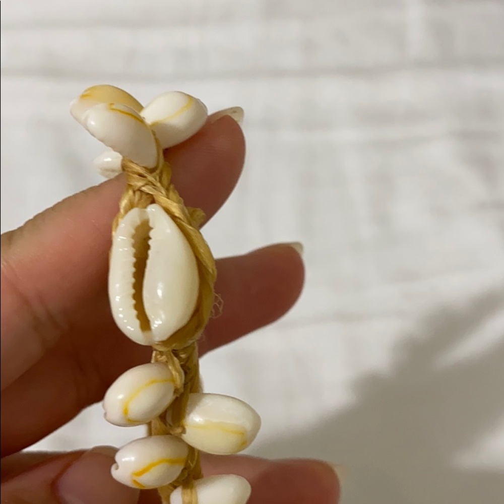 Vintage Hawaiian Puka Shell Bracelet - Picture 4 of 5